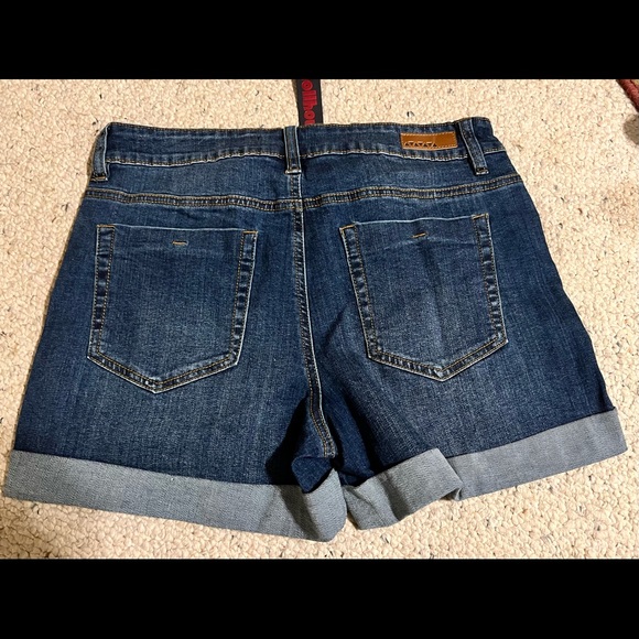 *BRAND NEW* Cuffed Jean Shorts - Picture 2 of 3